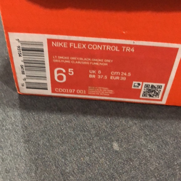 COPY - Brand new Nike flex’s 6.5 in boys - Picture 2 of 4